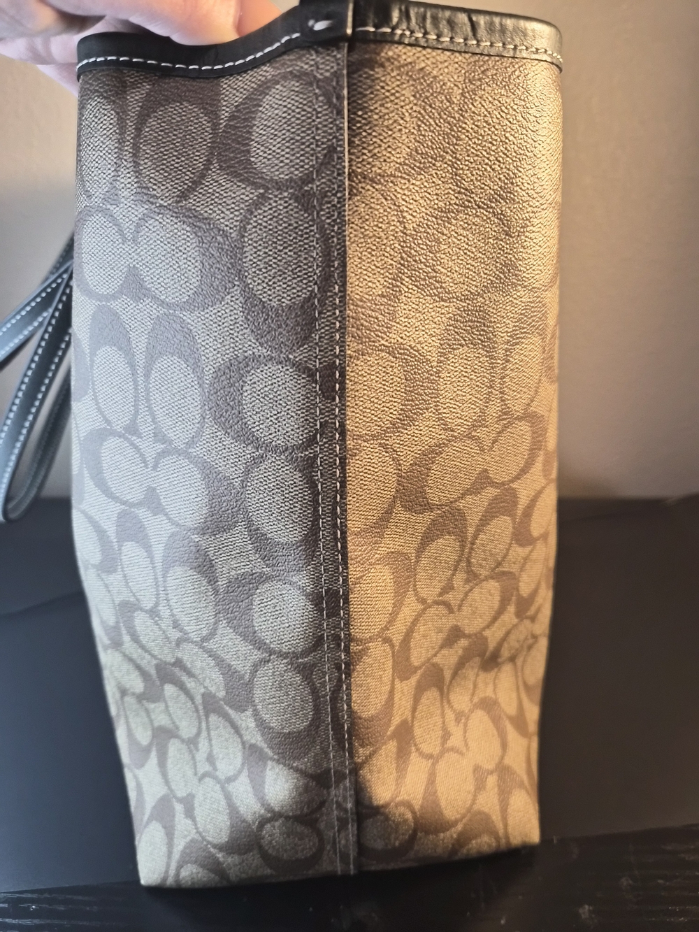 ✨ Authentic Coach Varsity Logo Signature Tote ✨ - Picture 11 of 12